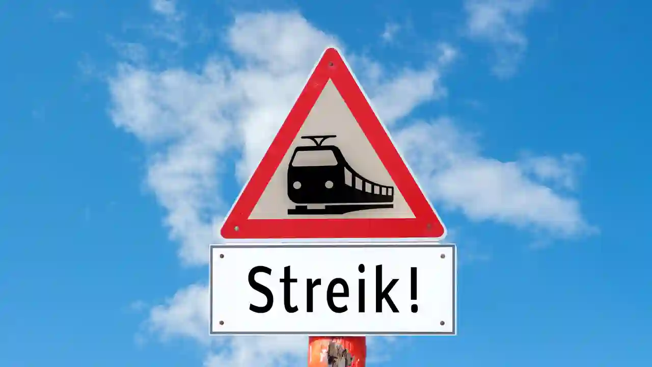 Symbolbild von einem Schild mit der Aufschrift "Streik"